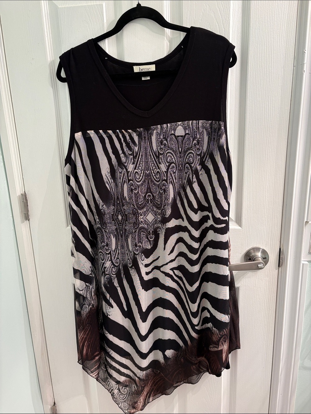 BEME Black Zebra Print Sleeveless V-Neck Tunic
